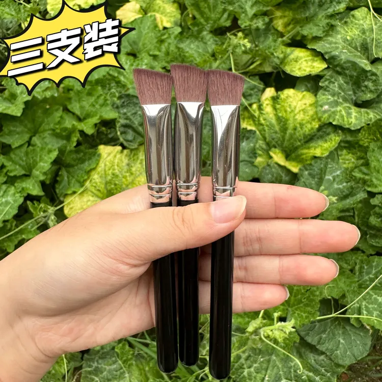 三角高光刷小熨斗面部提亮刷无痕不吃粉遮瑕刷泪沟面中凹陷提亮刷