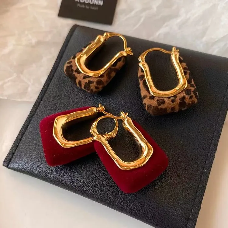 米梵缇 铜合金耳饰 欧美豹纹红丝绒U形耳环女高级感几何气质耳扣