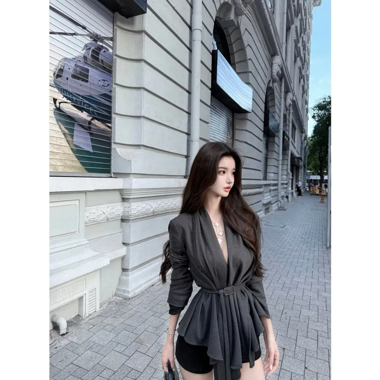 辣妹风时尚高级感系带收腰开衫外套女秋季气质小众显瘦短裤两件套