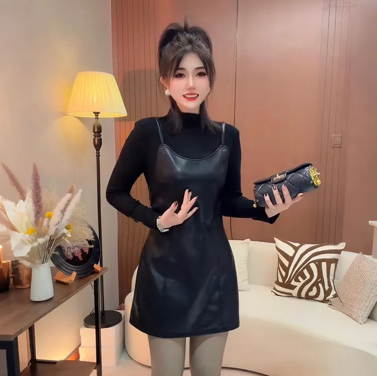 连衣裙2025冬新款拼接长袖百搭A字裙半高领洋气吊带皮裙假两件潮