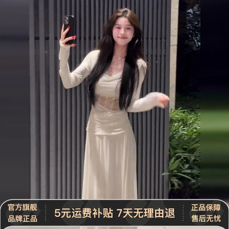 2025新款早秋法式纯欲斜肩镂空连衣裙子女设计感收腰显瘦包臀长裙