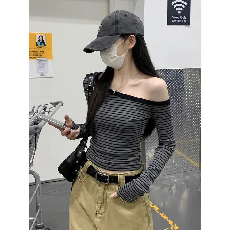 秋季2025斜肩条纹长袖T恤女修身显瘦ins设计感露肩打底衫内搭上衣