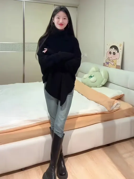 秋冬季新款爆款温柔韩系休闲不规则高领毛衣女慵懒风保暖针织上衣