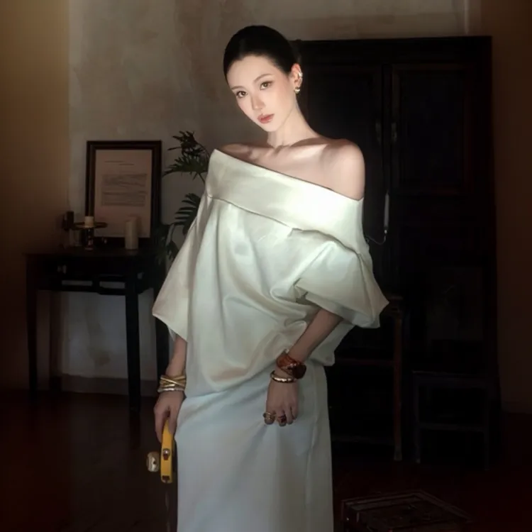 老钱风时尚休闲套装女2025初秋长袖白色斜肩卫衣包臀半身裙两件套