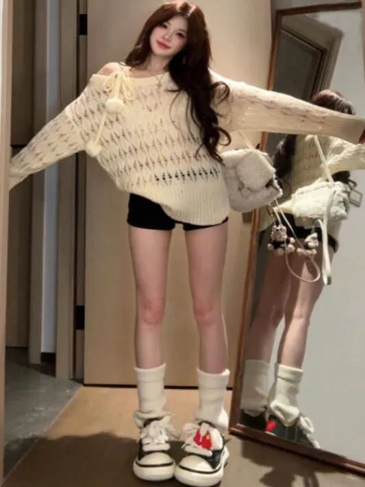 韩系甜美温柔慵懒感斜肩镂空长袖针织衫女早秋露肩毛衣设计感上衣