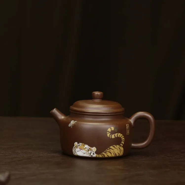 【德钟】“小欢喜”180ml，l 内推9孔出水一厂老紫泥紫砂壶阳