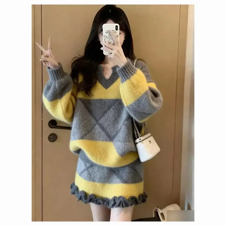 2026秋冬新款韩系穿搭慵懒风V领针织毛衣搭配半身裙气质两件套女