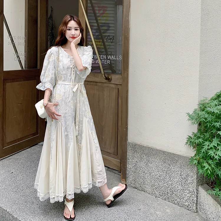 重工刺绣亮片拼接蕾丝连衣裙女2025年夏季新款法式气质休闲仙女裙
