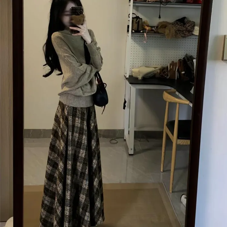 2025秋冬新款高级感复古针织套头毛衣女搭配格子半身裙显瘦两件套