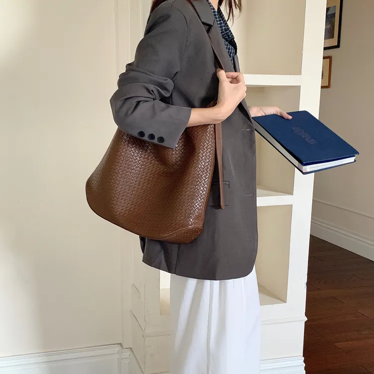 竹笋喵喵 编织大容量托特包女2025秋冬松弛感通勤百搭单肩斜挎包