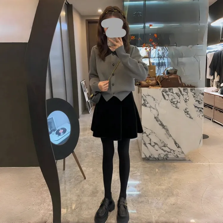2025秋季新款气质小香风针织衫修身显瘦毛衣百搭丝绒半身裙两件套
