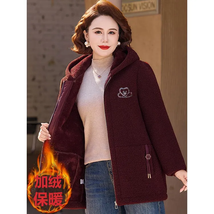 妈妈秋冬季羊羔毛时尚外套女加绒加厚棉衣中老年人冬装摇粒绒棉袄