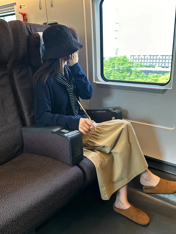 卡其色小个子a字压轴半身裙子女秋季新款慵懒风高腰宽松显瘦伞裙