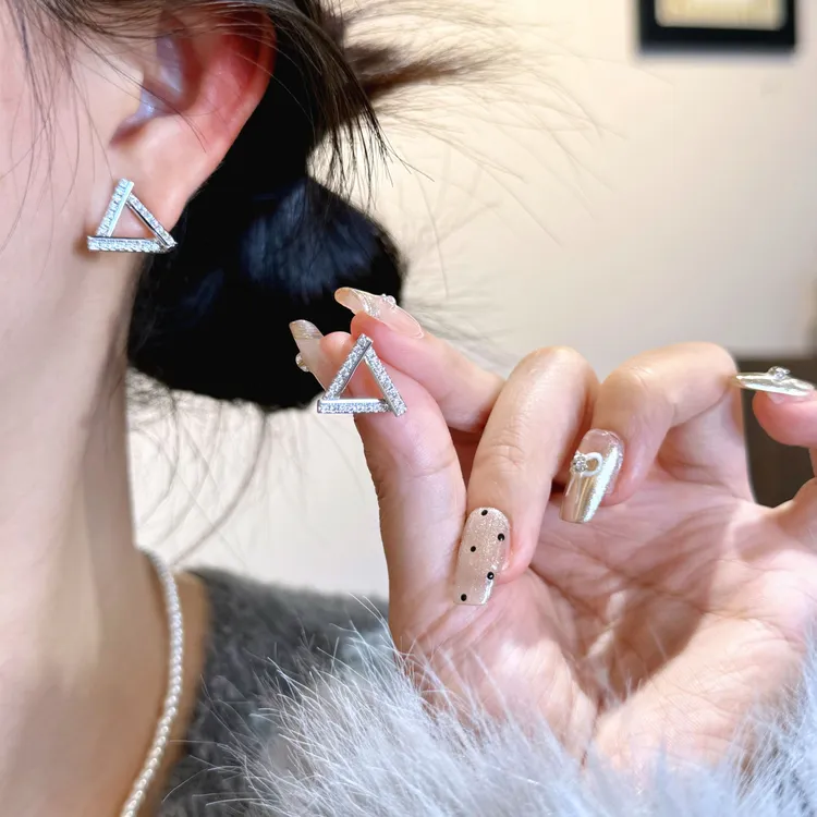 【洞见】满镶锆石精致三角耳钉气质时尚百搭轻奢高级耳环女ES1253