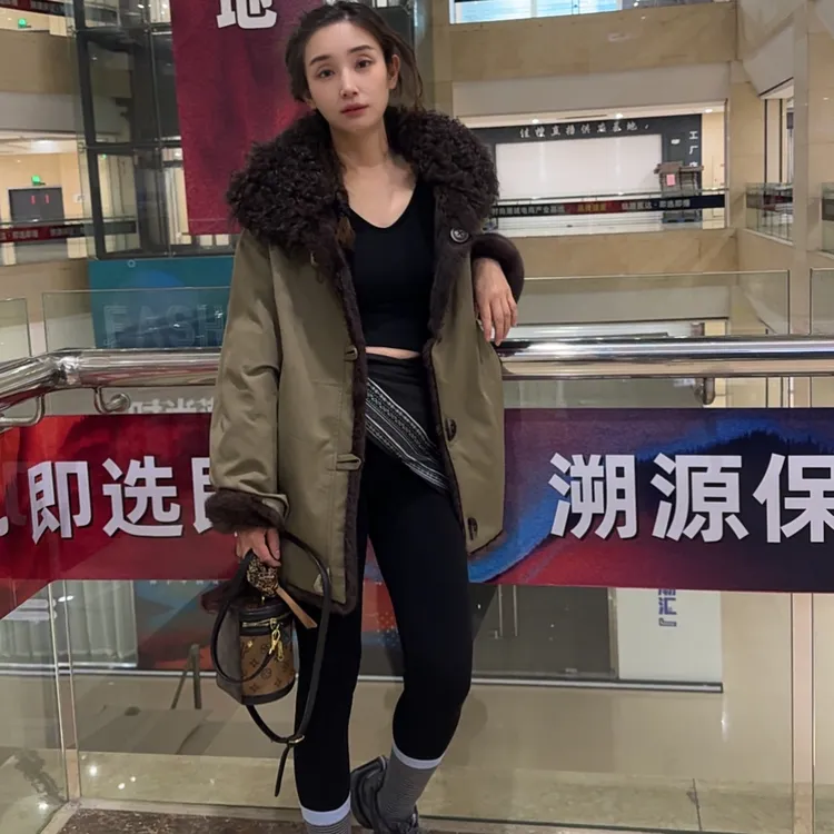 25中长款风衣女款冬季兔皮毛一体女装两面穿皮草外套（JM8805)加厚