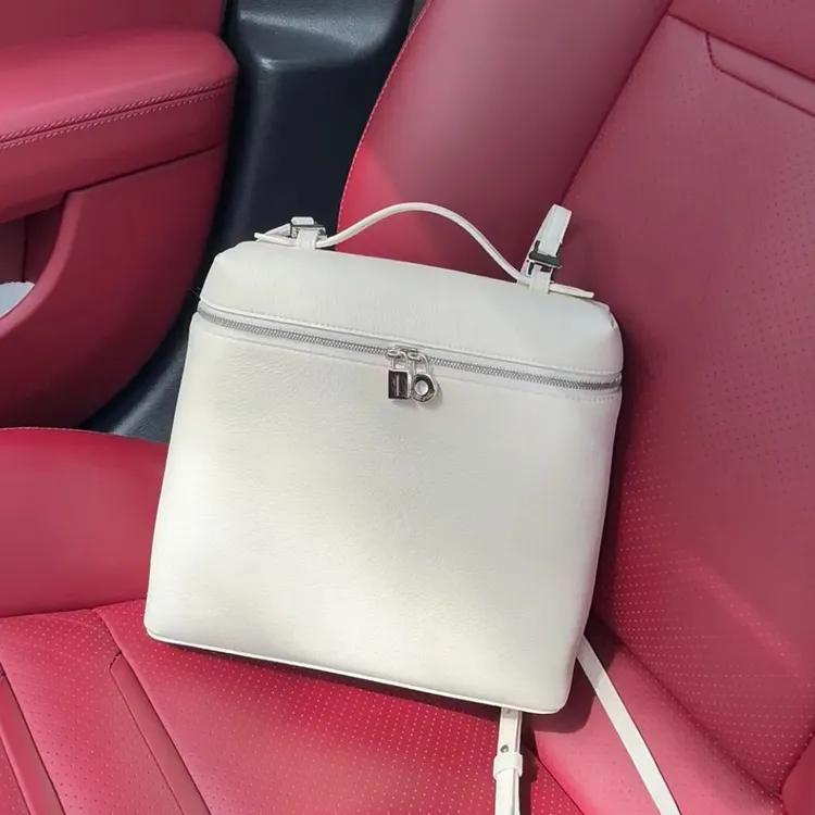 欧美风不可折叠真皮双肩背时尚中号纯色双肩包女士白色桶包轻熟风