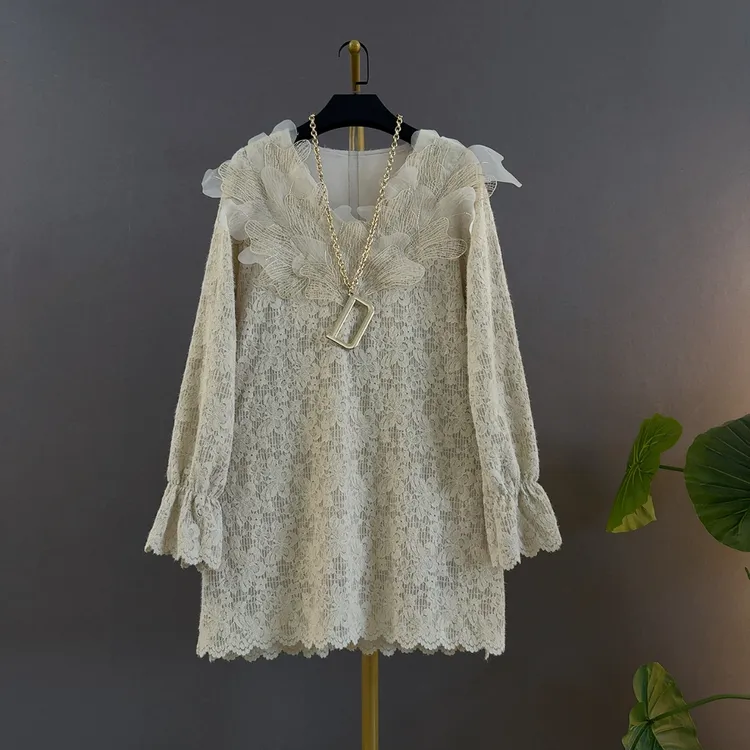 胖mm新款法式小众设计荷叶边V领遮肉宽松洋气中长款大码上衣
