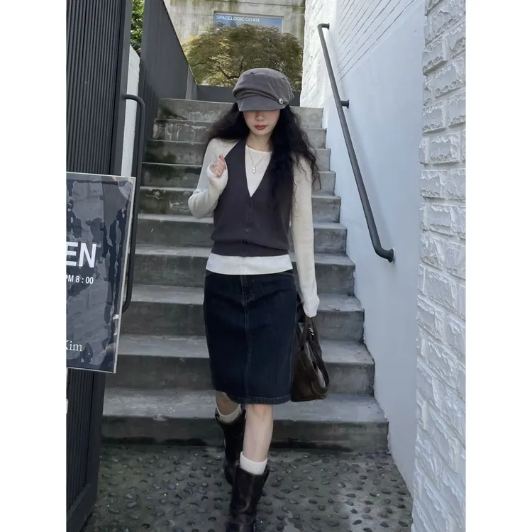 秋季INS风打底上衣~高级感挂脖背心复古针织个性上衣套装H709