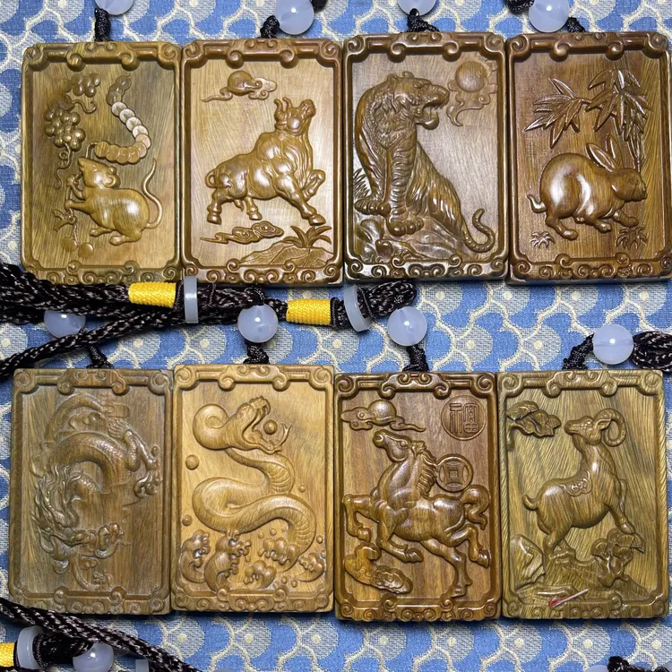 阿根廷绿檀木十二生肖挂牌精工雕刻无事牌檀木挂坠