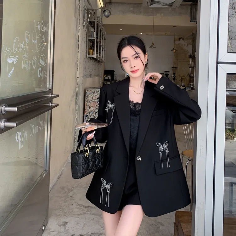 缤菓binguo 黑色流苏宽松气质显瘦西装女2025新款韩版设计感外套