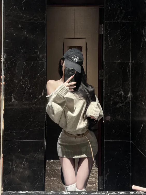 慵懒风软糯复古斜肩针织连衣裙收腰显瘦气质纯欲辣妹性感包臀短裙