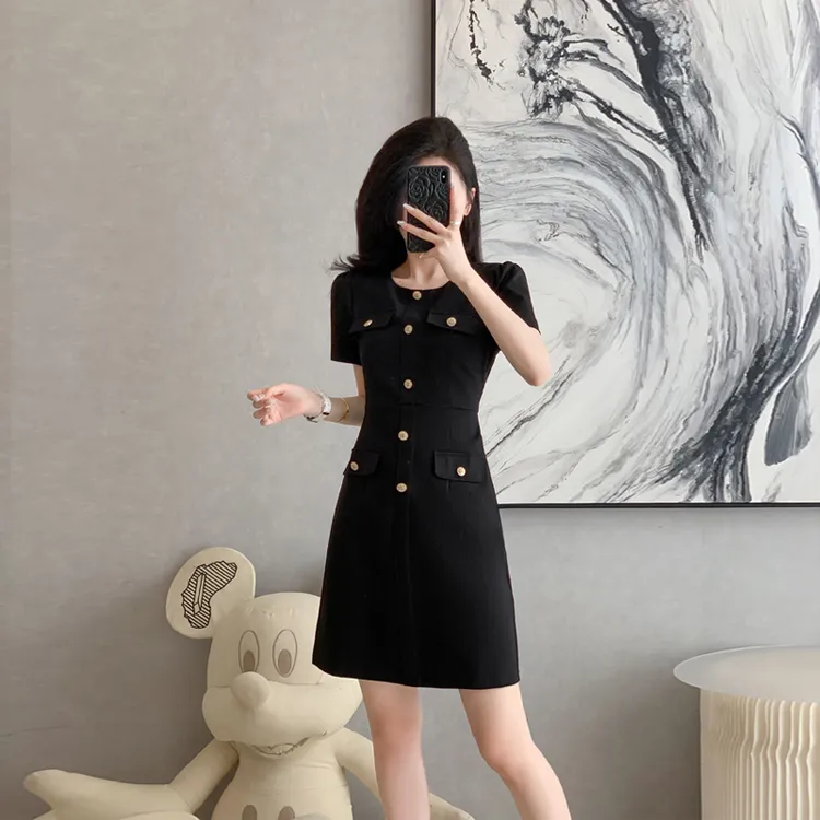 气质收腰连衣裙女神2025夏季新款小香风显瘦通勤修身A字小黑裙子