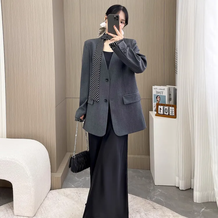 胖mm秋季新款修身时尚气质V领西装外套女高级感大码拼接西服上衣
