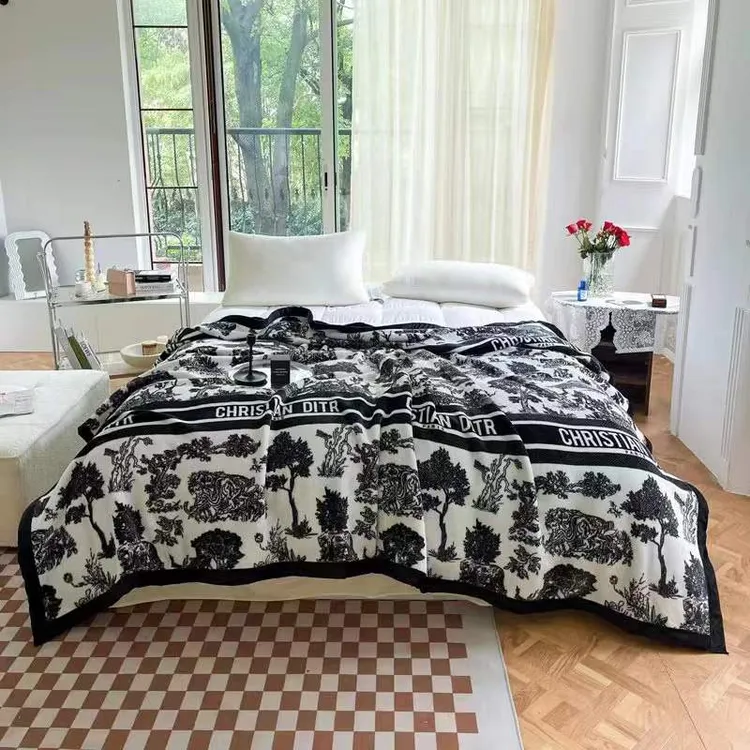 【四季毛毯】法兰绒毛毯双面绒薄毯子空调毯保暖绒床单单人午休睡毯