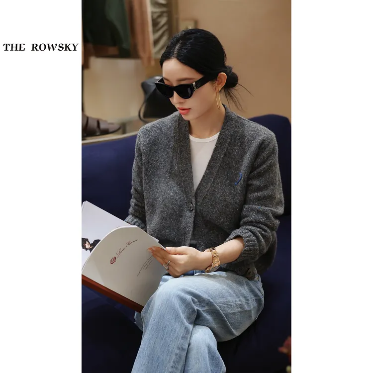 杨圣坤2025秋季新品慵懒风高级感百搭V领山羊绒针织开衫SQ258719