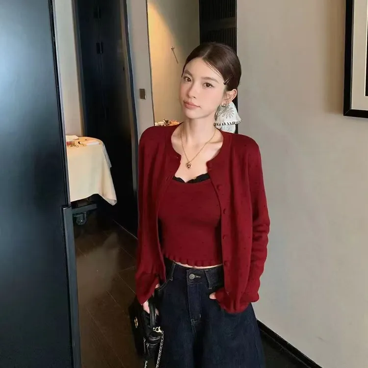 韩系减龄蕾丝拼接波点吊带背心搭配木耳边开衫套装