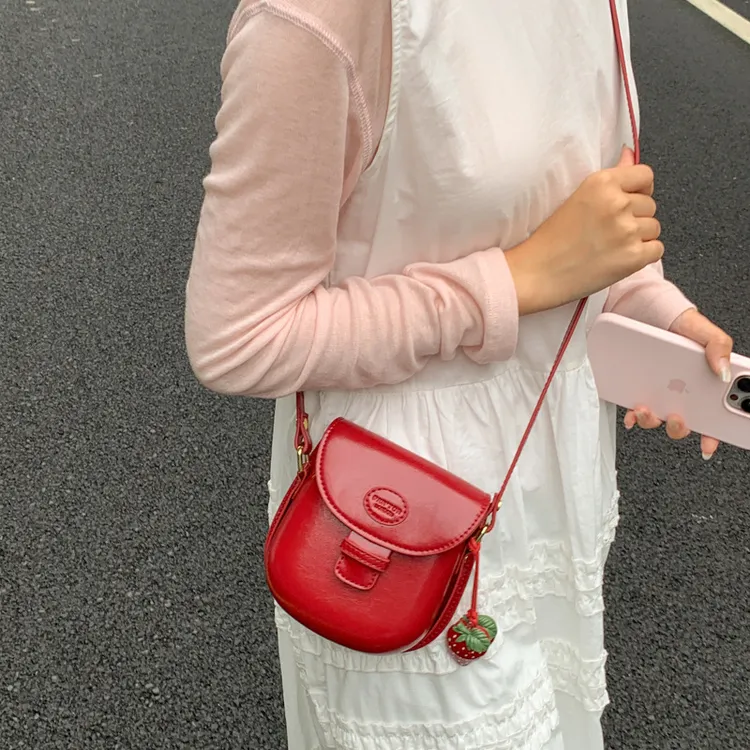 小众高级感2025秋冬新款女款爆款ins迷你红色棕色黑色PU材质都市