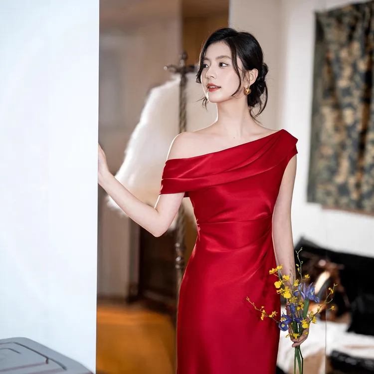 敬酒服新娘流光风订婚礼服法式斜肩轻奢高端小众新娘结婚敬酒服