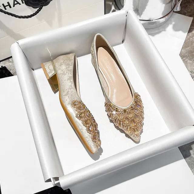 34小码女鞋313233尖头粗跟法式春季单鞋女2025新款配裙子大码女鞋