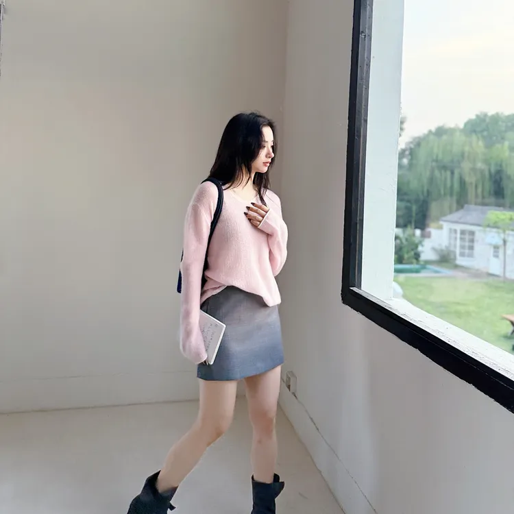 缱绻系列丨康宝莱羊毛羊绒白厂丝丨细腻柔软撞色V领针织衫-MY6252