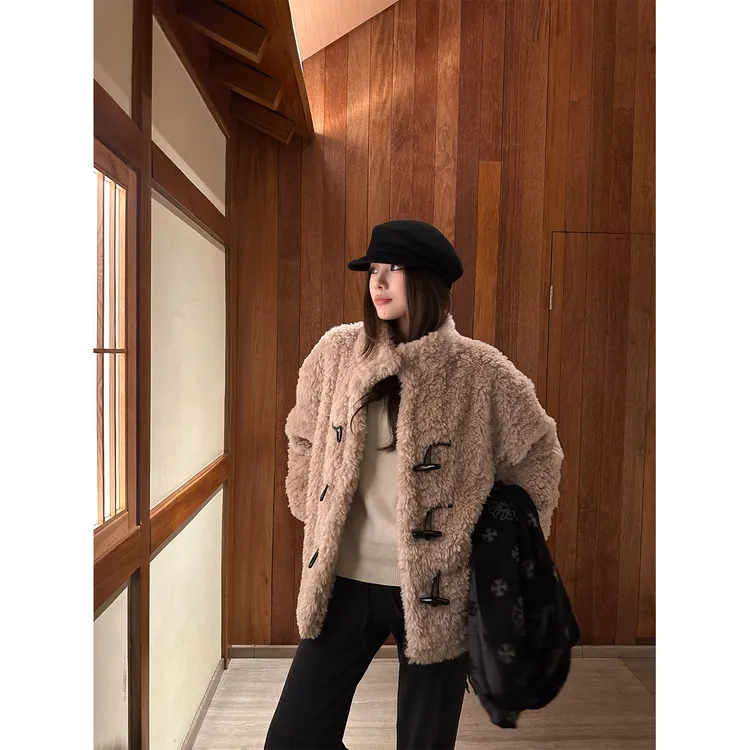 DYANGJUN【暖暖小棕熊】冬季新款羊羔毛牛角扣外套