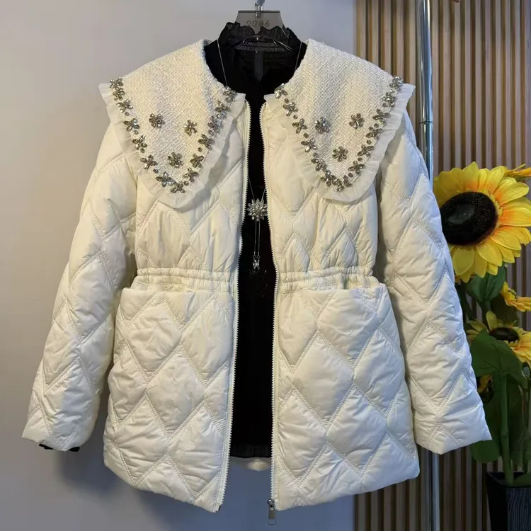 2025秋冬新款娃娃领重工镶钻微胖MM大码收腰显瘦藏肉减龄洋气棉服