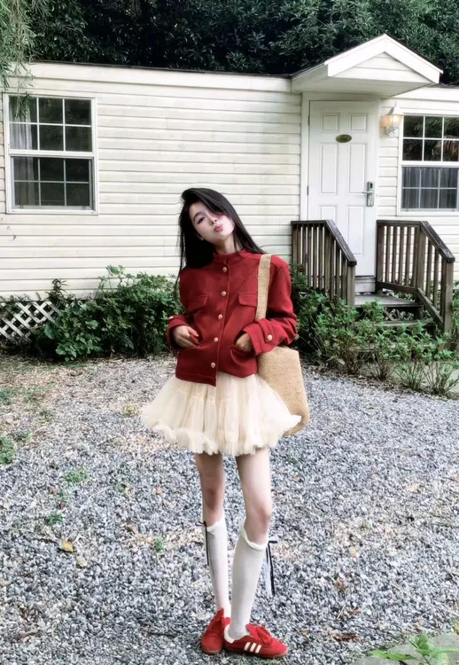 2025秋季新款韩系气质红色复古高级感立领短外套半身裙两件套装