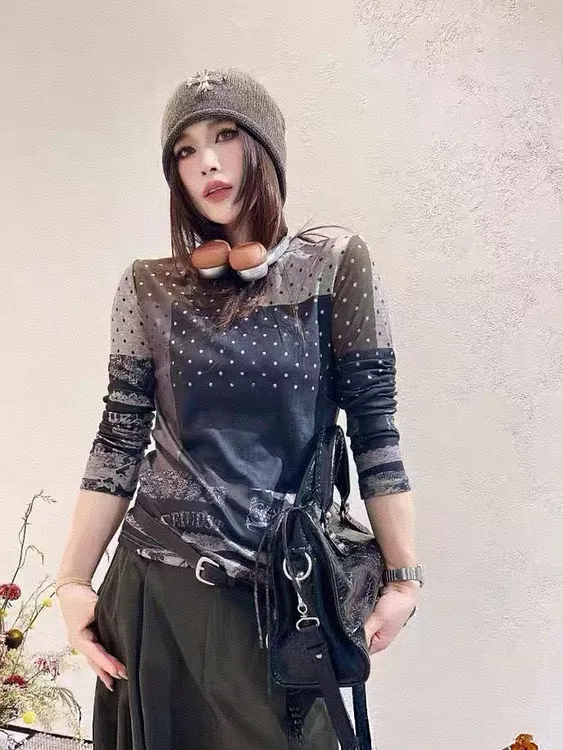 撞色圆领波点长袖T恤女欧洲站2025秋装新款时尚别致设计感上衣潮