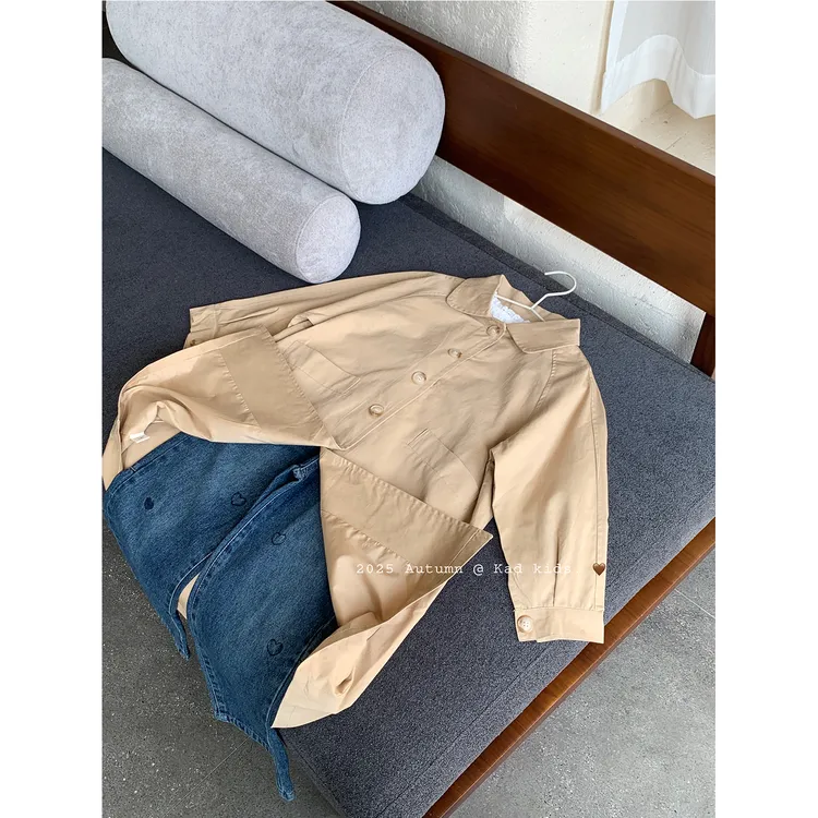 V5175-卡其色长款风衣+V5176-绣爱心牛仔裤