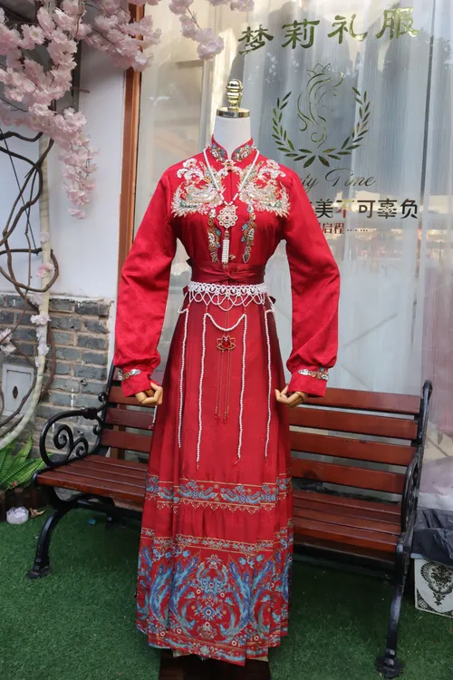 (S+M码套装）新中式酒红钉珠织锦马面裙套装订婚日常套装