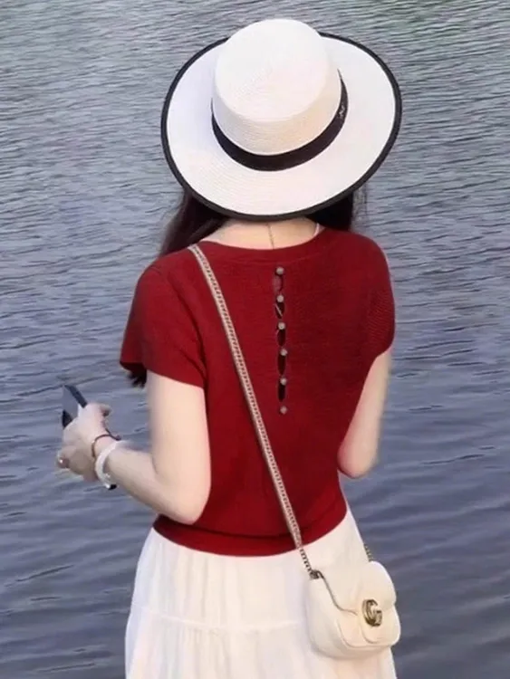 后背镂空设计感红色短袖针织衫女夏季薄款超好看时髦洋气显白上衣
