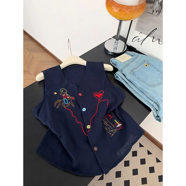 好听鸭独特别致漂亮V领爱心刺绣纽扣无袖马甲背心女外穿蓝色上衣