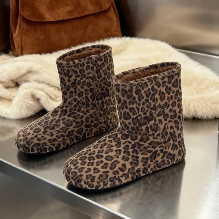 欧洲站2025秋冬季新款豹纹羊羔毛加绒雪地靴女平底防滑保暖棉短靴