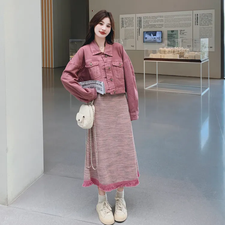 早秋甜美温柔风穿搭一整套2025新款减龄牛仔外套叠穿吊带裙两件套