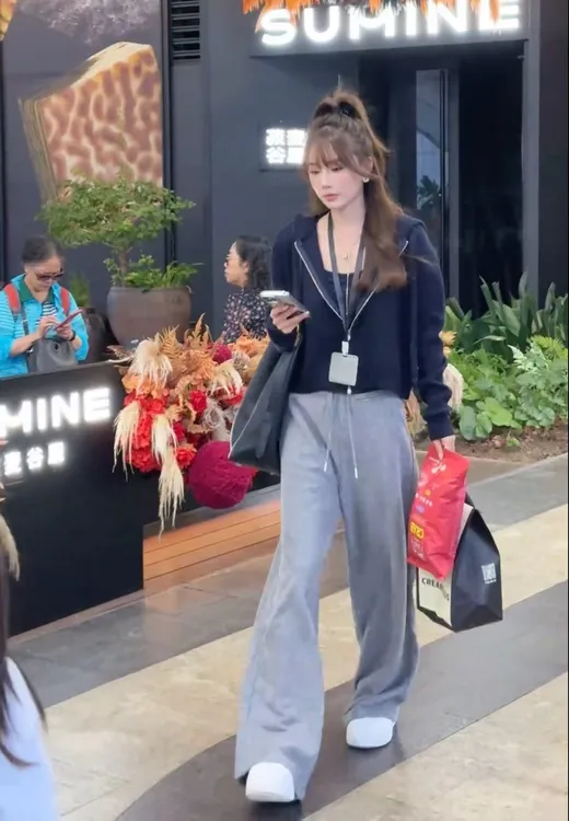 许妍同款 连帽针织毛衣开衫+松紧腰抽绳直筒休闲裤