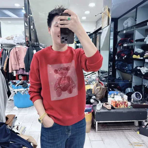 秋冬新款空气棉满钻爆闪小熊2色百搭上衣2202欧美