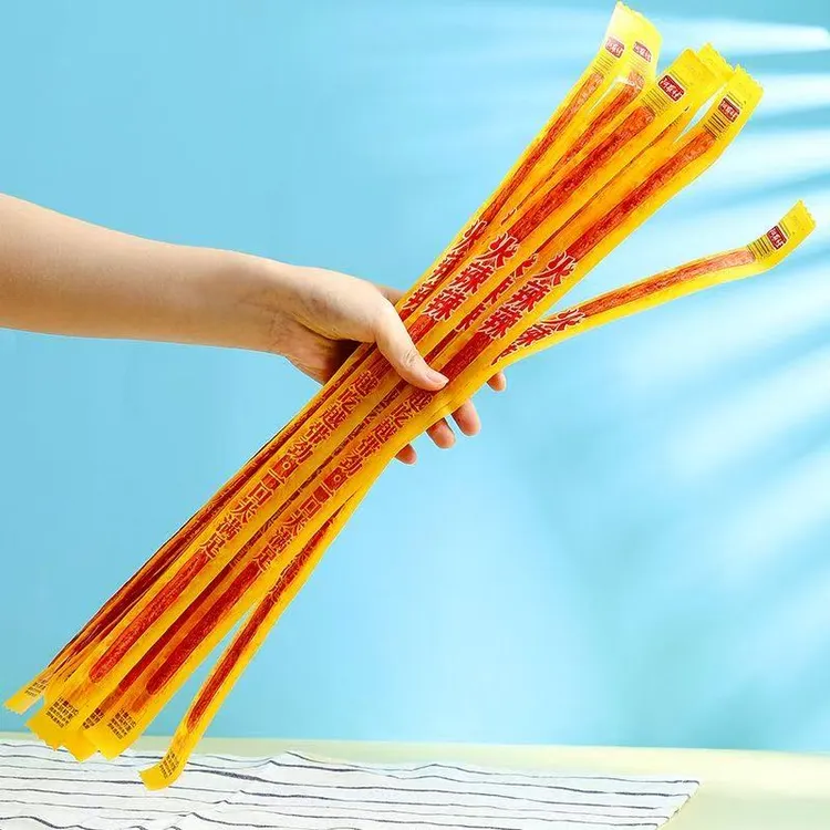 阿罗娃火辣辣超长一根辣条 越吃越带劲 一口大满足 怀旧零食