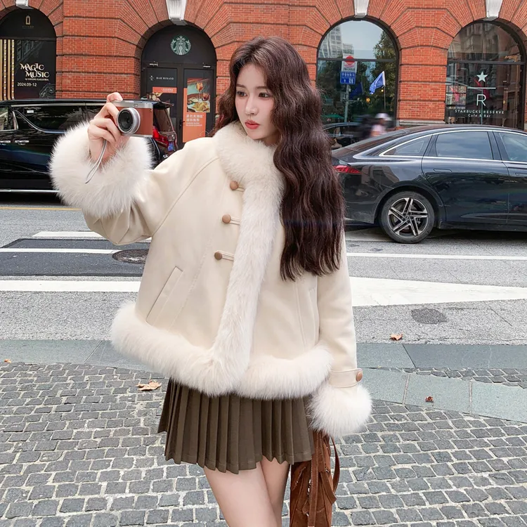 独特漂亮超好看内胆白鸭绒羽绒服女冬装短款毛毛拼接小香风厚外套