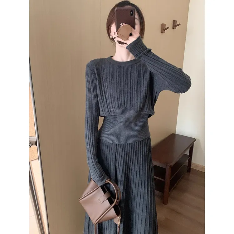针织衫女秋季2025新款收腰设计显瘦圆领打底衫软糯上衣冬季内搭