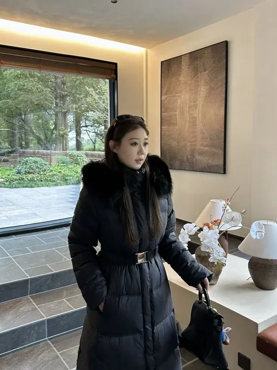 琪琪怪怪大码女装【大女主穿搭】狐狸毛领连帽收腰羽绒服C38249QTQ